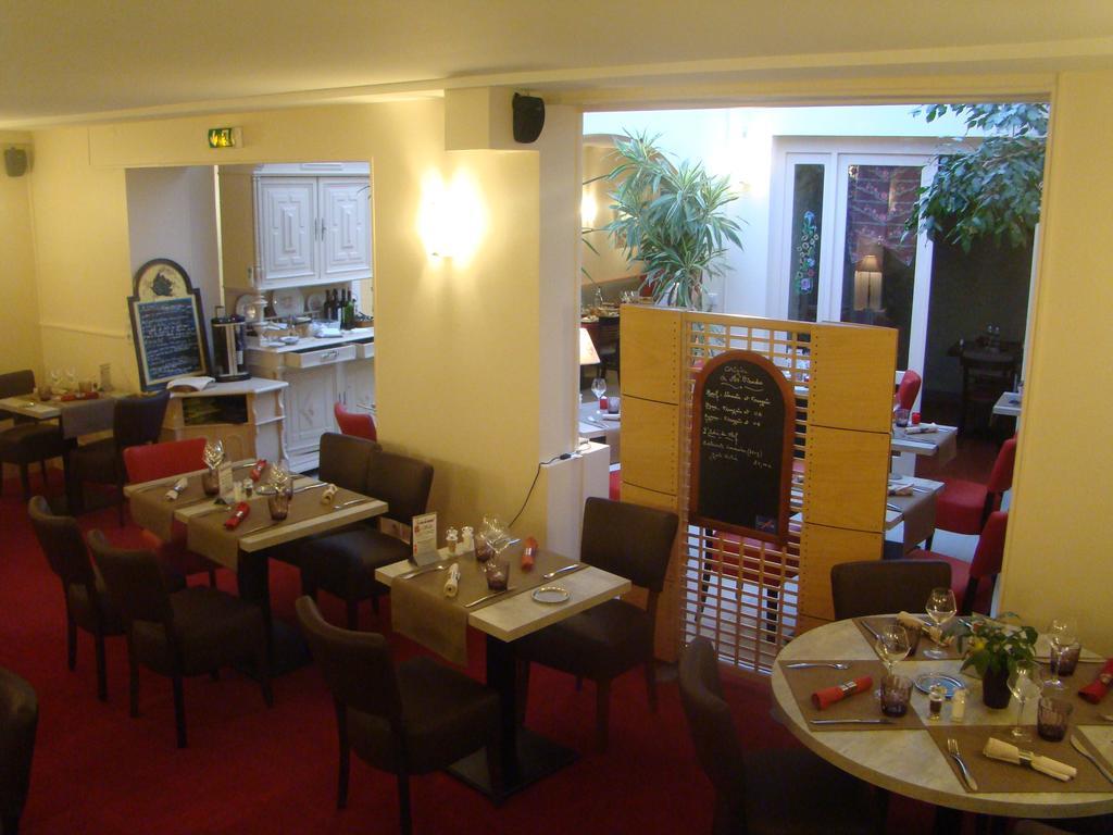Logis Hotel De France Rochechouart Bagian luar foto
