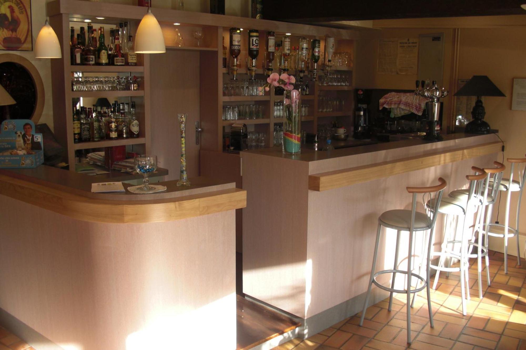 Logis Hotel De France Rochechouart Bagian luar foto