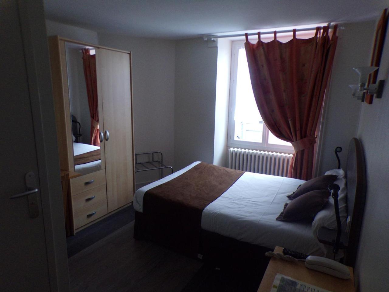 Logis Hotel De France Rochechouart Bagian luar foto