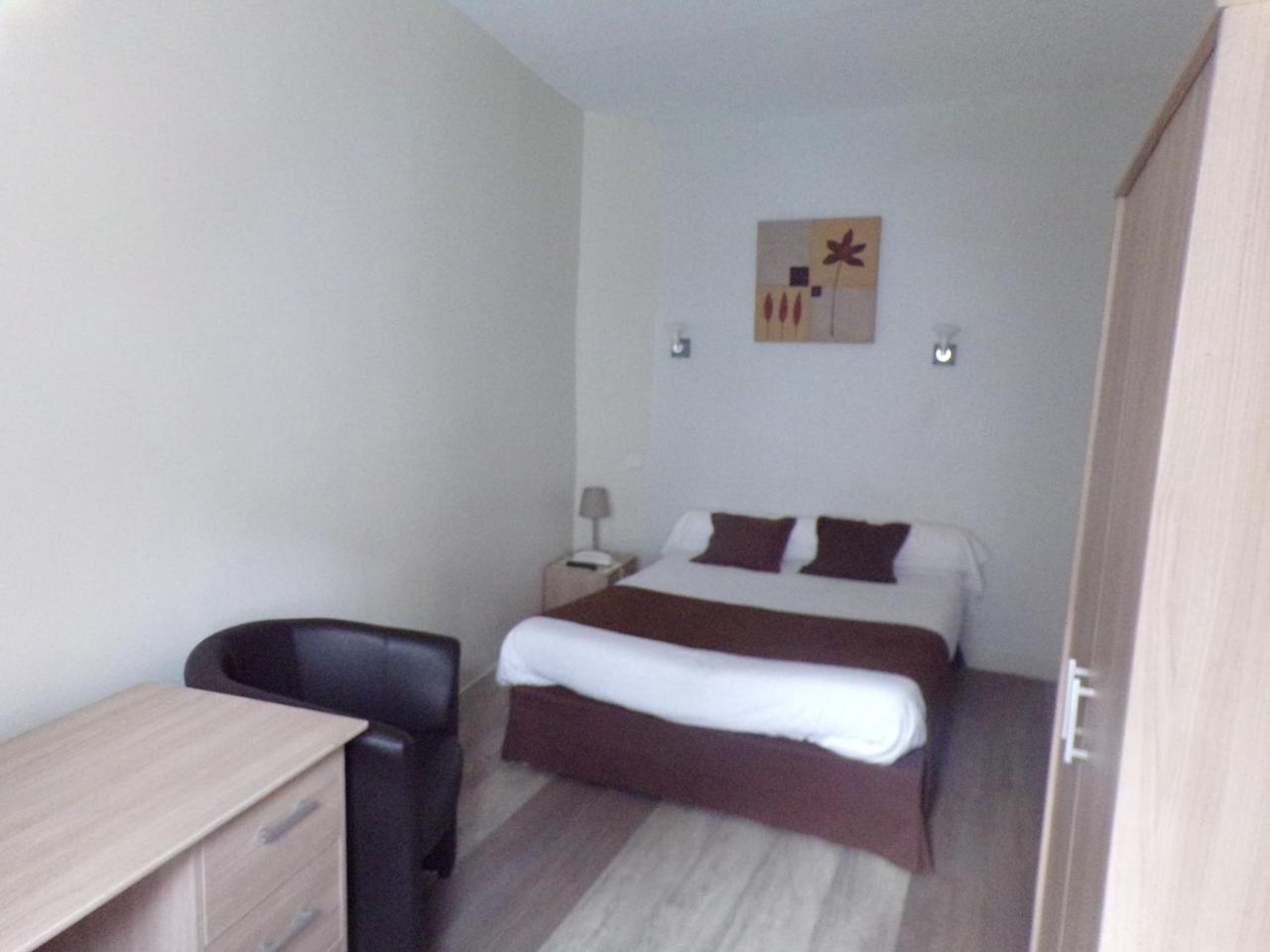 Logis Hotel De France Rochechouart Bagian luar foto