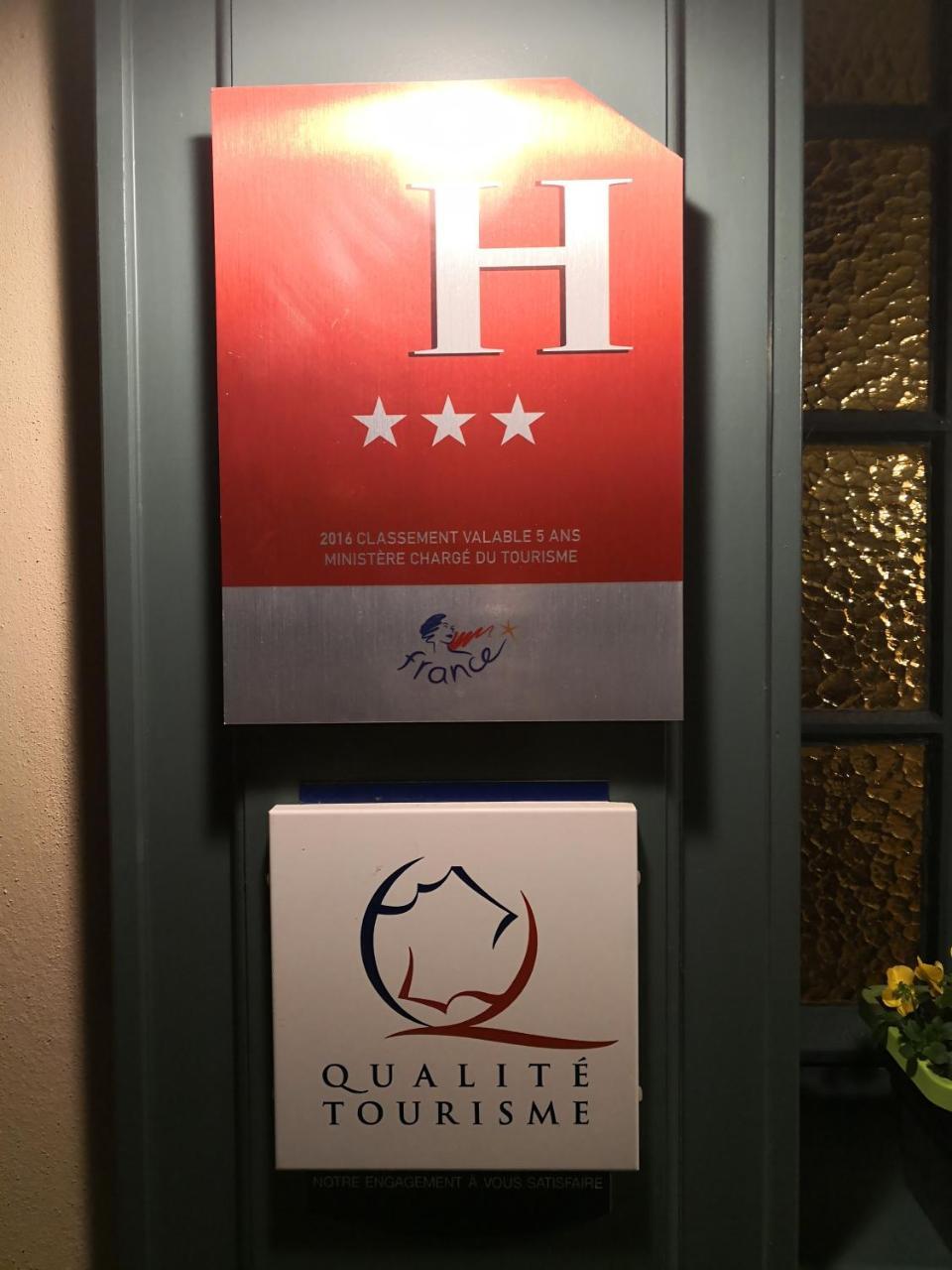 Logis Hotel De France Rochechouart Bagian luar foto