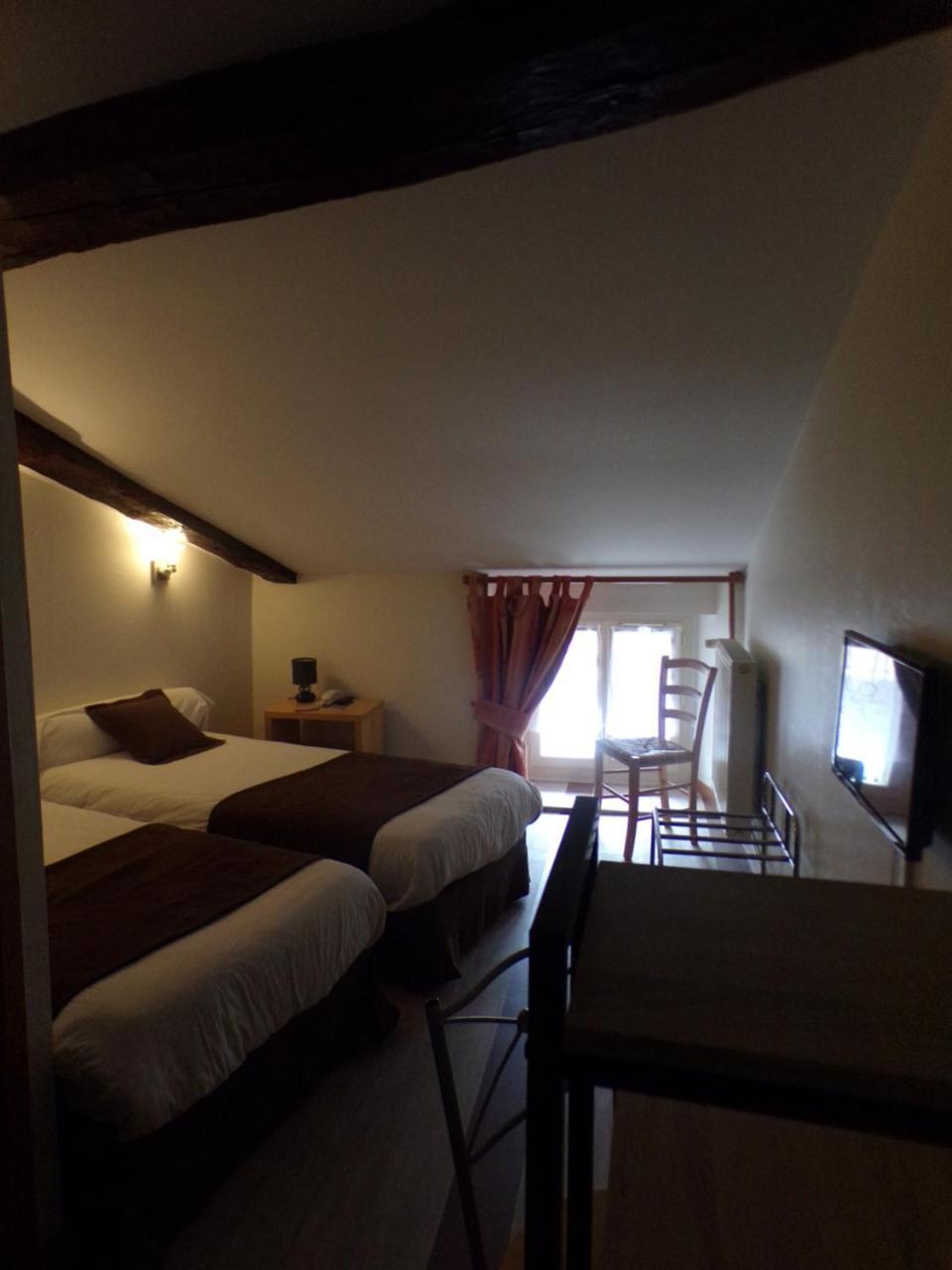 Logis Hotel De France Rochechouart Bagian luar foto