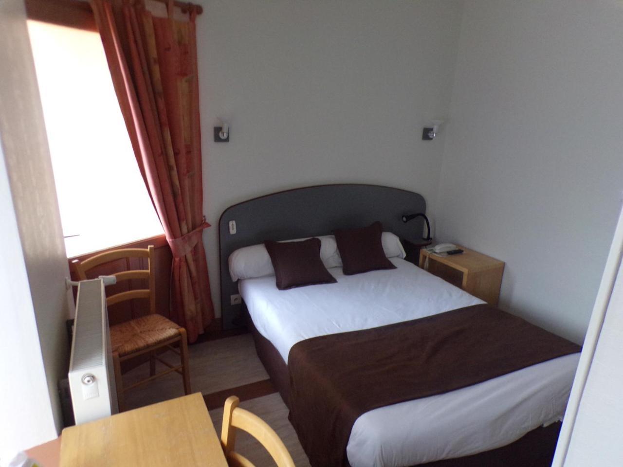 Logis Hotel De France Rochechouart Bagian luar foto